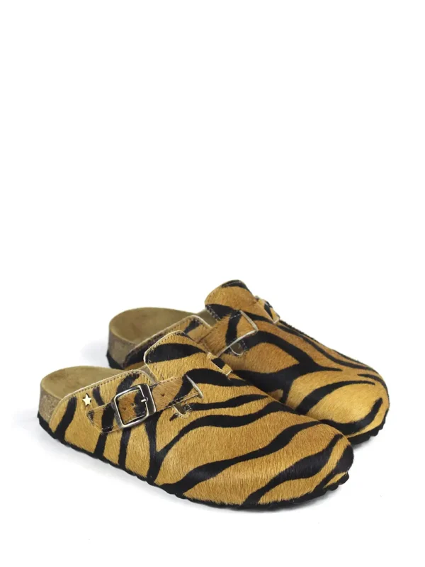 Maria-Sandália Fechada Animal Print Castanho