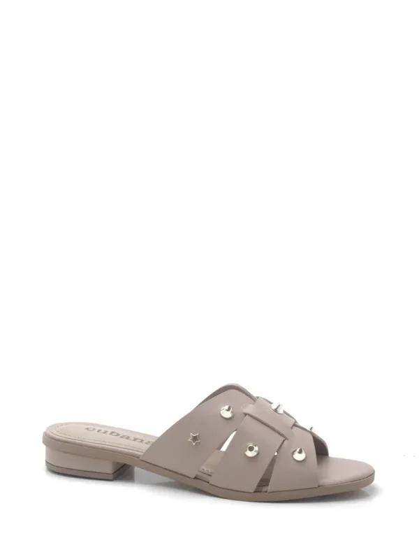 Sandália Ink em Pele Beige e Tachas Douradas