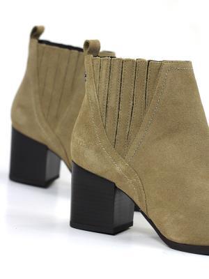 Bota em Camurça Beige com Salto em Bloco