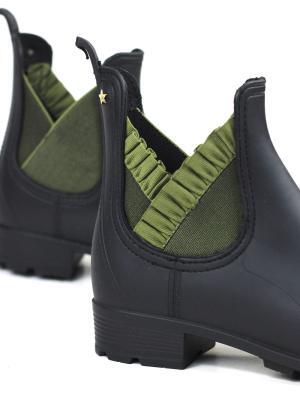 Galocha em PVC Preto e Folhos Verdes
