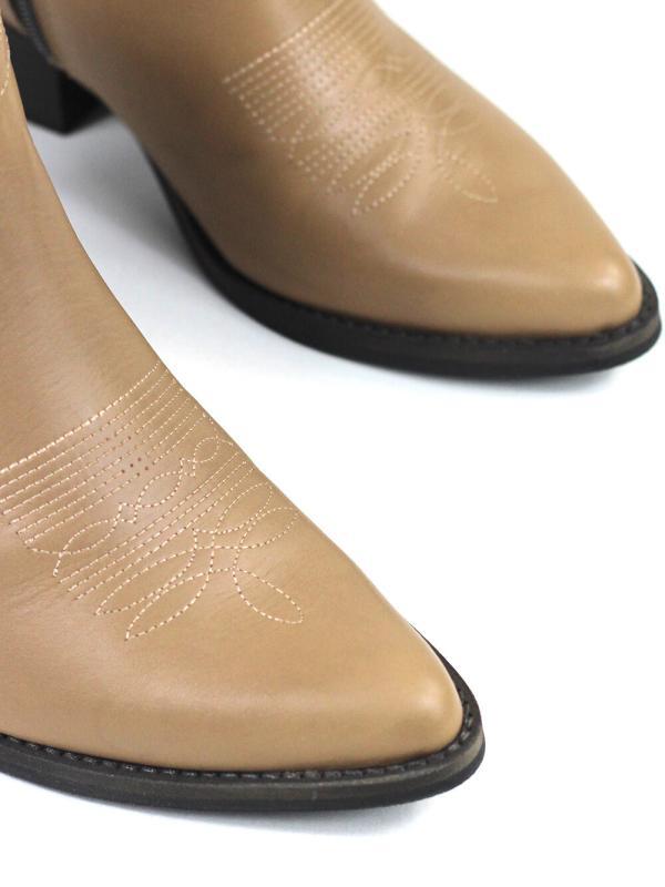 Botim Texano Beige em Pele com Salto em Bloco