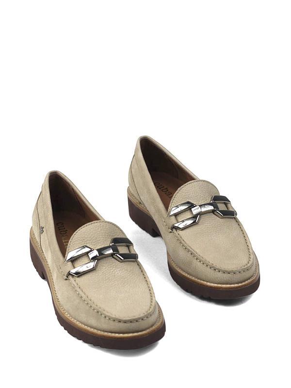 Loafer em Pele Beige com Pormenor Prata