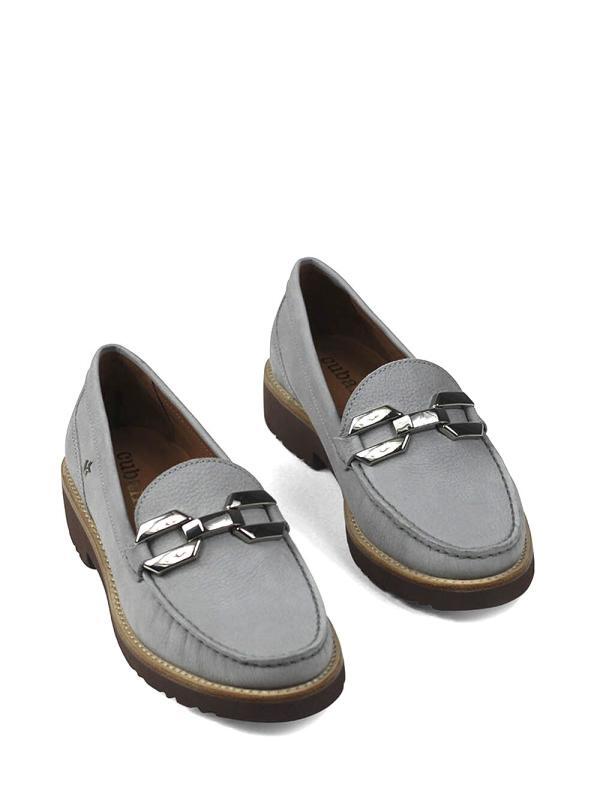 Loafer em Pele Cinza com Pormenor Prata