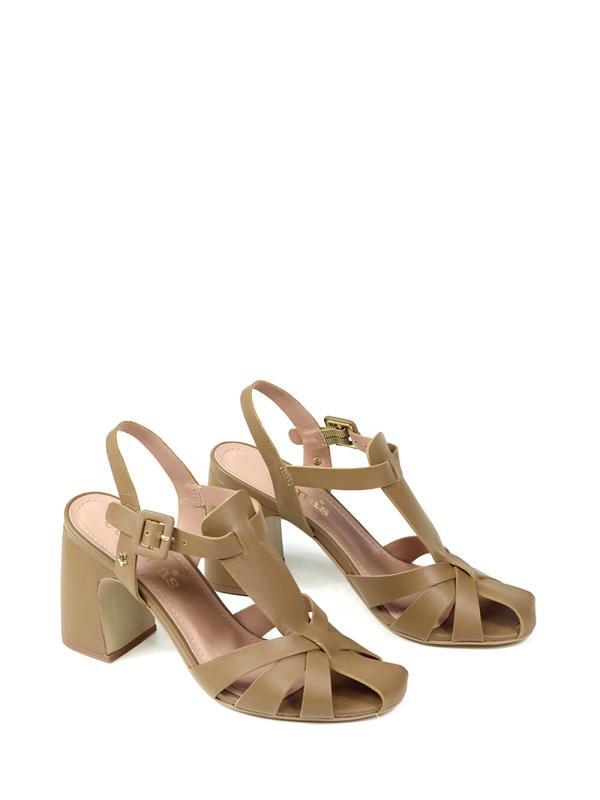 Sandália em Pele Beige com Tiras e Salto em Bloco