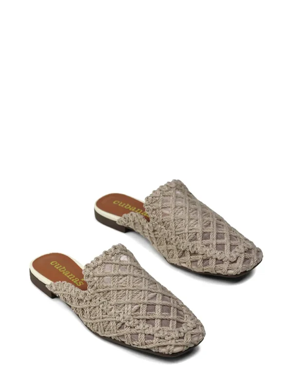 Mule em Crochet Branco e Biqueira Quadrada