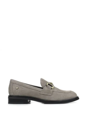 Loafer em Pele Cinza e Pormenor em Dourado