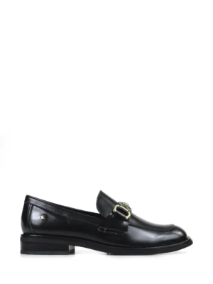 Loafer Preto em Pele e Pormenor em Dourado