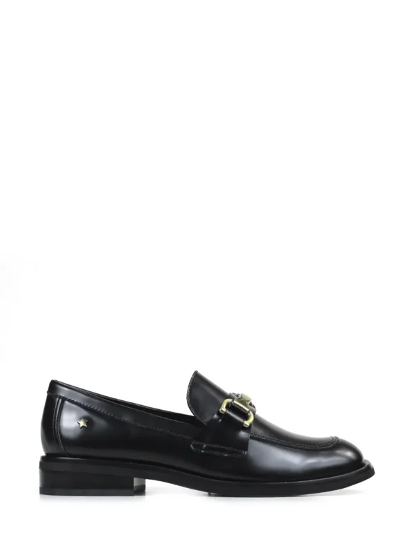 Loafer Preto em Pele e Pormenor em Dourado