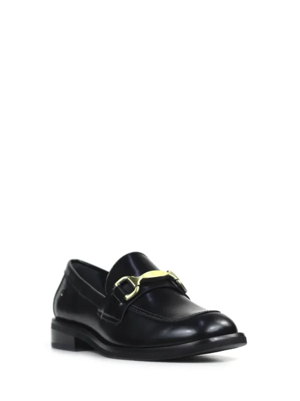 Loafer Preto em Pele e Pormenor em Dourado