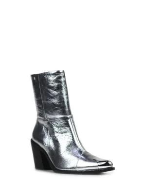 Bota em Pele Prata e Biqueira em Metal