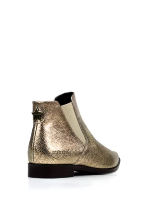 Bota Rasa em Pele Dourada
