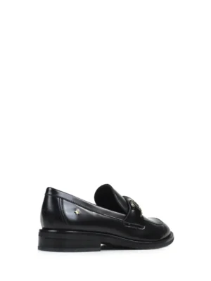 Loafer Preto em Pele e Pormenor em Dourado