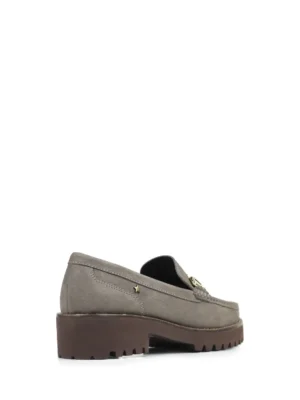Loafer em Pele Cinza e Sola Tratorada
