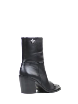 Bota Preta em Pele e Biqueira em Metal