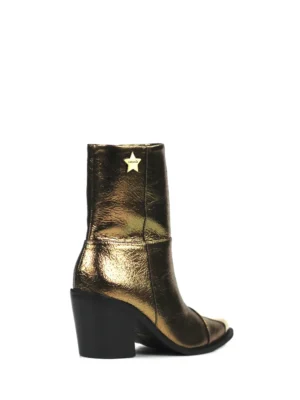Bota em Pele Dourada e Biqueira em Metal