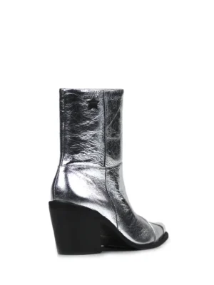 Bota em Pele Prata e Biqueira em Metal