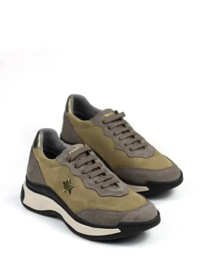 Ténis em Camurça Castanha e Atacadores