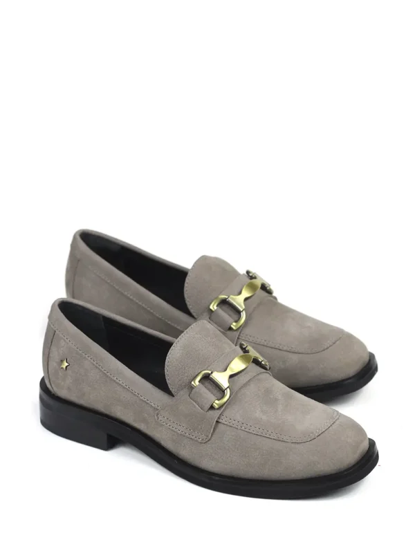 Loafer em Pele Cinza e Pormenor em Dourado