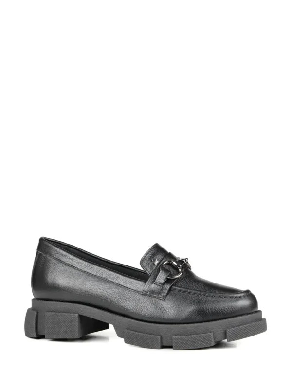 Loafer Preto em Pele e Pormenor de Metal
